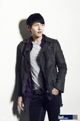 组图：韩国艺人宋在熙拍写真展现多面魅力