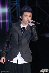 组图：严爵挑战唱跳险破音 林俊杰压轴热舞