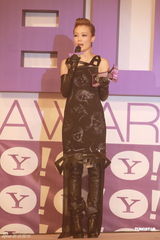 组图：中韩明星齐聚搜寻人气大奖颁奖礼  