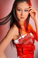 高清图：林鹏百变造型拍写真 清秀妖娆一念间