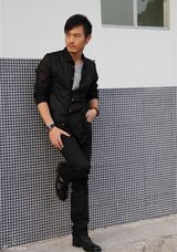 组图：耿乐香港宣传新剧首播 拍写真展型格魅力