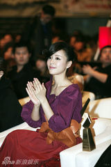 组图：张静初时尚跨年 长裙尽现可爱女人味