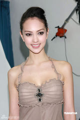 幻灯图：Jessica C薪酬飙高 否认抢Angelababy工作 