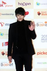 高清组图：韩团2NE1Beast等亮相Melon音乐颁奖礼