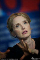 组图：《爱在午夜降临前》发布 伊桑朱丽耳语