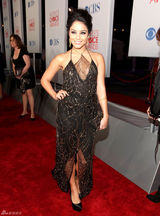 高清组图：凡妮莎-哈金斯黑金色礼服性感亮相