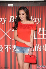 组图：邱黎宽庆生黄晓明送香吻