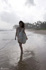 高清组图：孙萌斯里兰卡热带风情写真