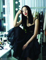 高清图：白百何时尚大片分饰两角 演绎双生姐妹花