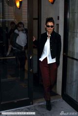 组图：苏瑞撒娇缠老爸 阿汤哥幸福洋溢给女儿当保镖