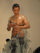 幻灯图：张丰毅时尚封面秀腹肌 演绎王者气概