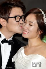组图：韩谐星尹亨彬郑京美幸福大婚想生双胞胎