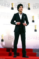 高清组图：韩国群星汇聚KBS电视台颁奖礼