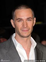 组图：麦当娜半露酥胸造势《倾国之恋》伦敦首映