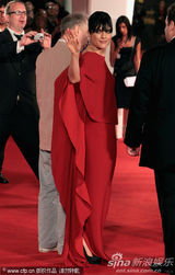 组图：《黑马》首映 布莱尔带初生儿子走红毯