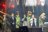 高清：JYJ金在中亚洲巡演结束 与粉丝庆生