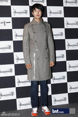 组图：具俊晔朴政珉等出席韩国首尔时装秀