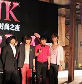 组图：果味VC粉色系造型清爽抢眼 与尚雯婕同亮相