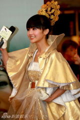 高清图：《翡翠明珠》首映 阿Sa(蔡卓妍)走出离婚阴霾