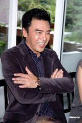 高清组图：钟镇涛新电影开机 黄志玮曾佩瑜齐亮相