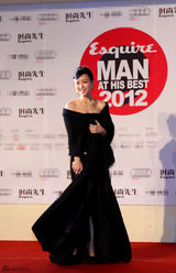 组图：张静初亮相时尚盛典 长裙曳地优雅如仙