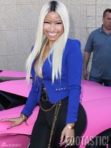 组图：麻辣鸡豪乳巨臀搔首弄姿