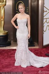 组图：86届奥斯卡红毯星光闪耀 高贵与奇葩并存