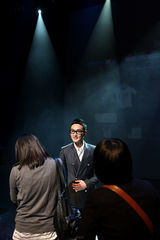 幻灯图：安七炫退伍后举办见面会答谢粉丝