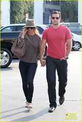 组图：《生活大爆炸》Penny牵手新超人