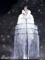 组图：王菲离婚后现身 过往奇装异服造型盘点