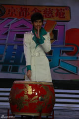 组图：《给力星期天》至上励合玩转大鼓遇“踢馆”