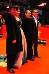 幻灯：《三枪》首映成张艺谋粉丝主场 闫妮风情十足