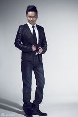 组图：谢君豪西装写真潇洒大气 被赞“舞台之王” 