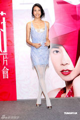 组图：莫文蔚加盟环球扮天鹅 买票挺冯德伦新片