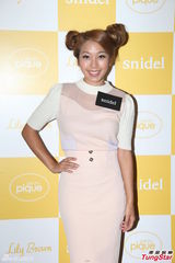 组图：官恩娜出席时尚活动 松冈李那同场争艳