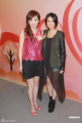 组图：谢安琪称婆婆沟通无代沟 罗霖中秋做慈善