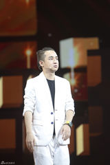 组图：演说家初赛终极战上演 李咏鲁豫热舞