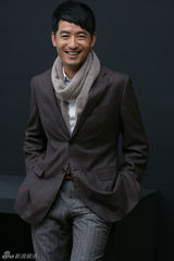 组图：郭晓冬冬日写真 时尚绅士传递温暖气息