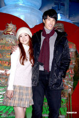 组图：蔡依林绯闻男友锦荣出席代言秀化身王子 