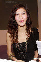 幻灯图集：万梓良加盟《岁月骄阳》 吻太太秀恩爱