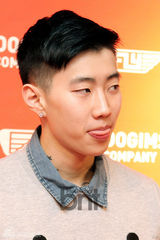 组图：朴宰范举办粉丝签名会 众粉丝捧场