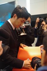 组图：郭晓冬助阵名表新品发布 保镖护驾派头十足