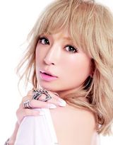 组图：滨崎步性感释放 玉手抱胸半裸秀蛮腰