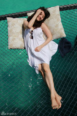 组图：衣珊畅游马尔代夫 素颜出镜清新可人