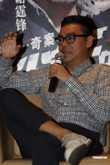 组图：刘青云宣传频耍宝 江一燕靓丽现身不慎走光