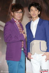 组图：光良举办新专辑发片记者会 张信哲站台