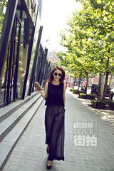 明星爱街拍：张俪微笑诠释Fashion Lady