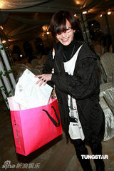 幻灯：周永恒赵颂茹摆婚宴 宁进卷入陈志云案受追访