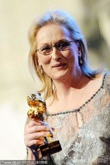 组图：“铁娘子”梅丽尔获最高荣誉终身成就金熊奖