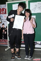 组图：汪东城当人体模特 模仿蒙娜丽莎惟妙惟肖